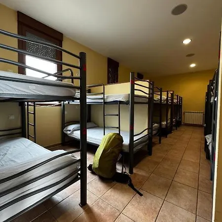 Hostel Albergue Cruz De Fierro *