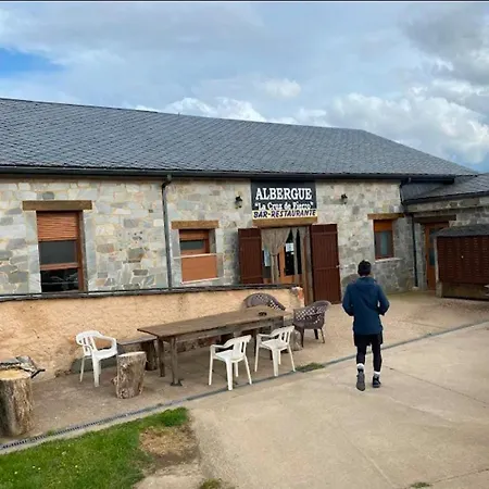 Hostel De Peregrino Cruz De Fierro *