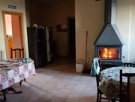 Hostal De Peregrino Cruz De Fierro *