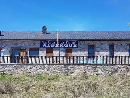 Hostel De Peregrino Cruz De Fierro *