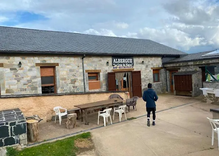 Hostel De Peregrino Cruz De Fierro *